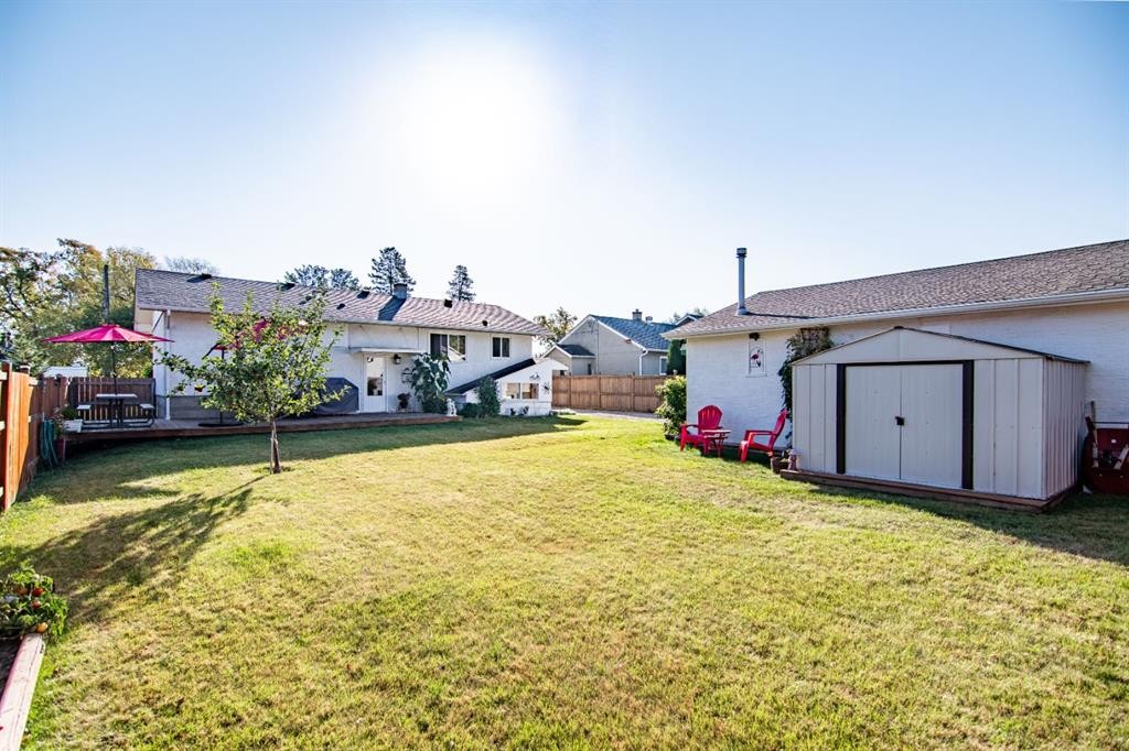 5914 56 Avenue, Red Deer, AB - Outdoor