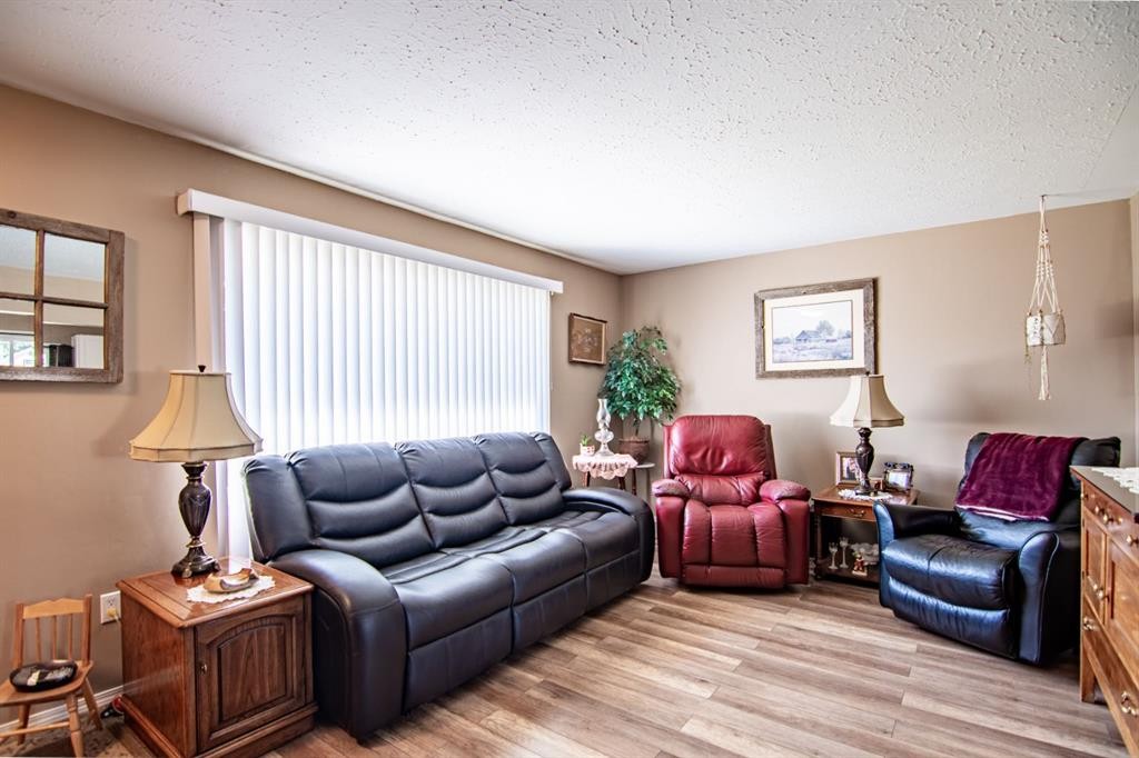 5914 56 Avenue, Red Deer, AB - Indoor Photo Showing Living Room