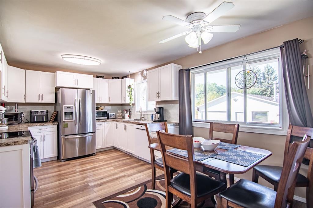 5914 56 Avenue, Red Deer, AB - Indoor