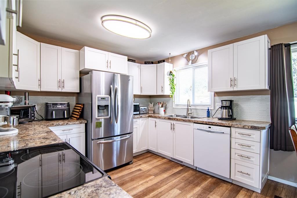 5914 56 Avenue, Red Deer, AB - Indoor Photo Showing Kitchen With Double Sink