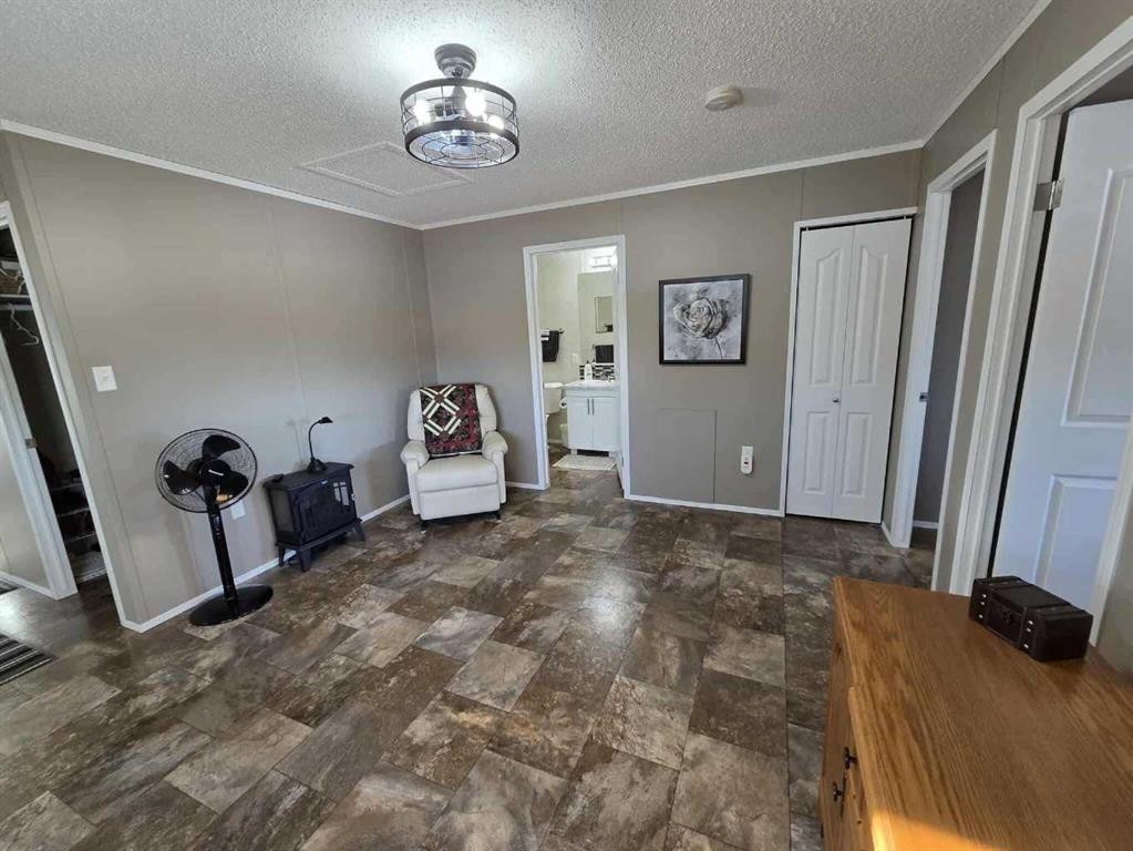 4916 49 Street, Botha, AB - Indoor Photo Showing Other Room