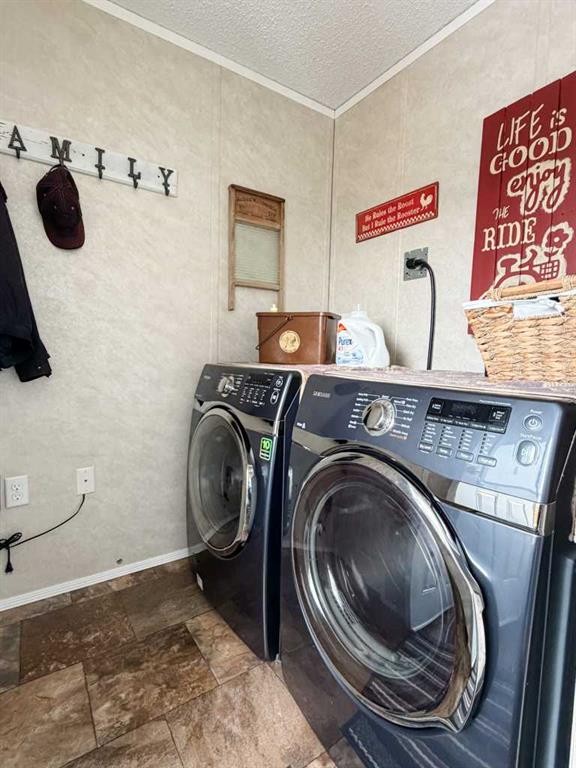 4916 49 Street, Botha, AB - Indoor Photo Showing Laundry Room
