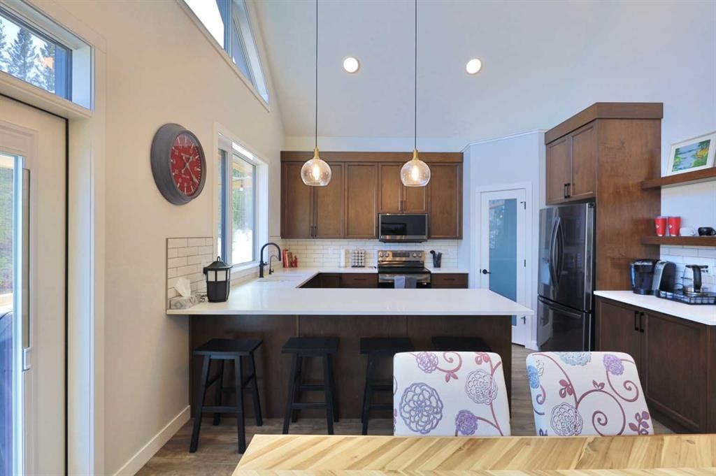 351 Elizabeth Avenue, Nordegg, AB - Indoor Photo Showing Kitchen