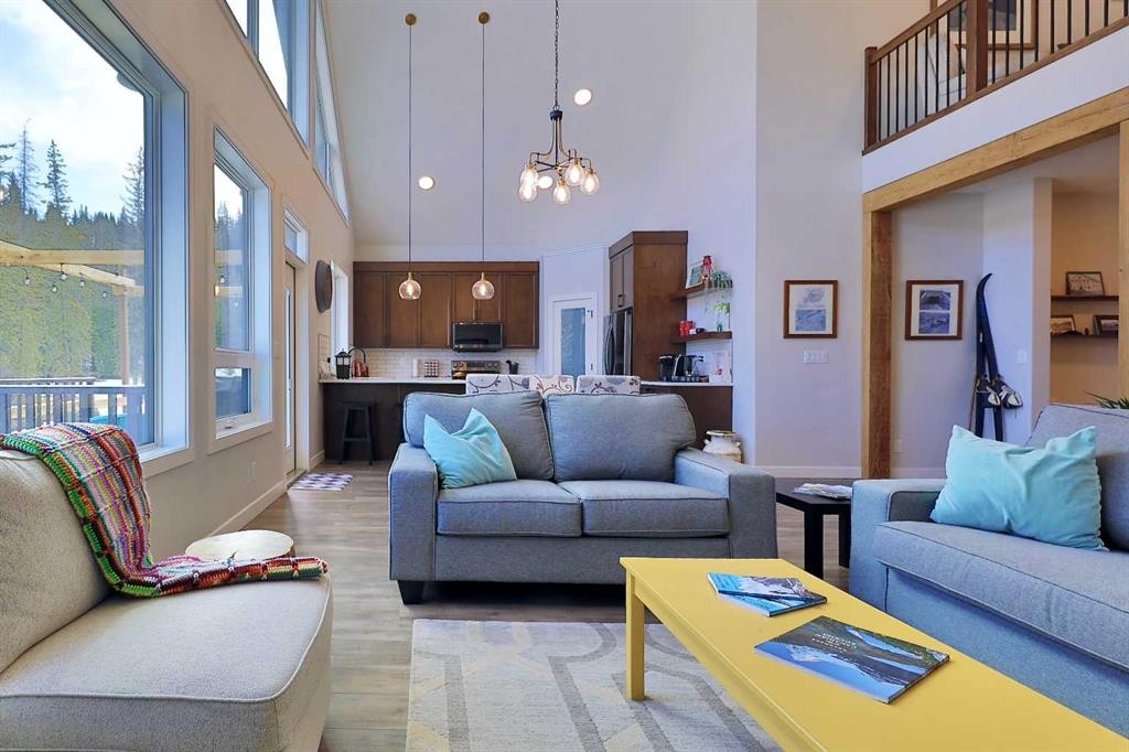 351 Elizabeth Avenue, Nordegg, AB - Indoor Photo Showing Living Room