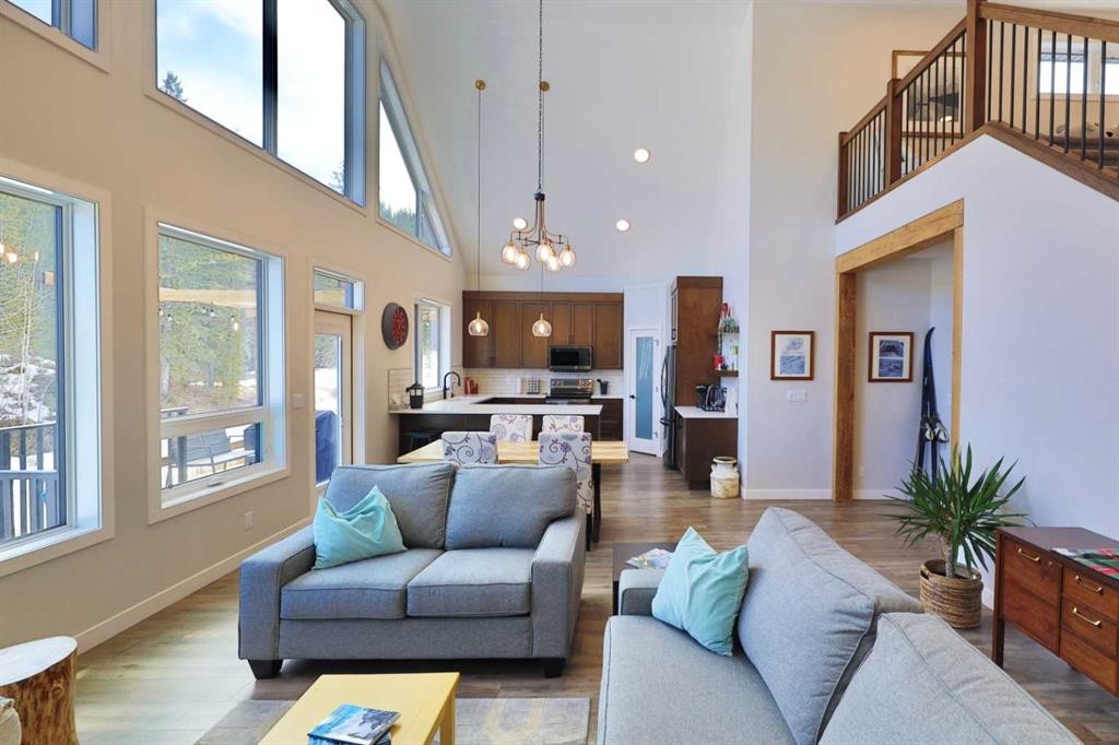 351 Elizabeth Avenue, Nordegg, AB - Indoor Photo Showing Living Room