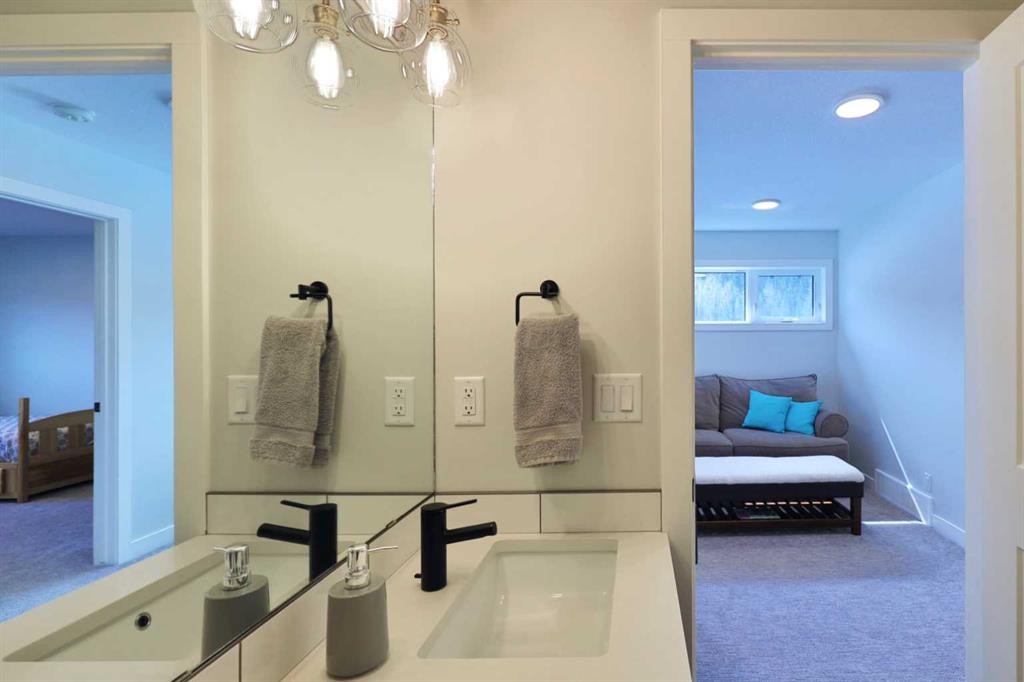 351 Elizabeth Avenue, Nordegg, AB - Indoor Photo Showing Bathroom