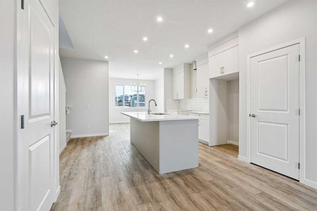 279 Herron Landing Ne, Calgary, AB - Indoor Photo Showing Kitchen
