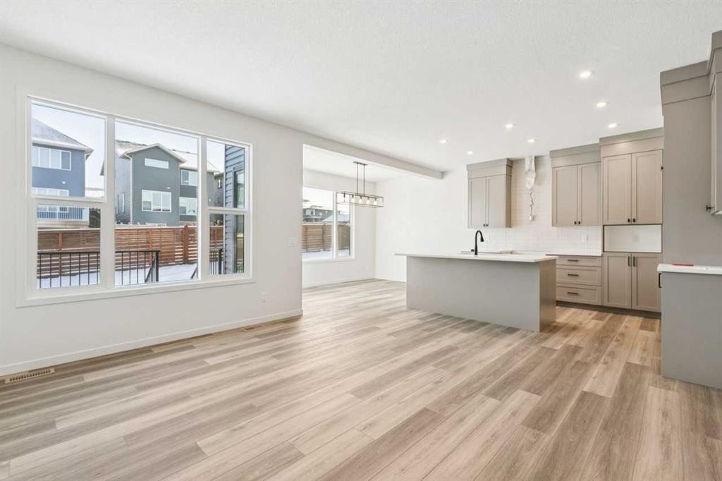 16 Calhoun Rise Ne, Calgary, AB - Indoor Photo Showing Kitchen