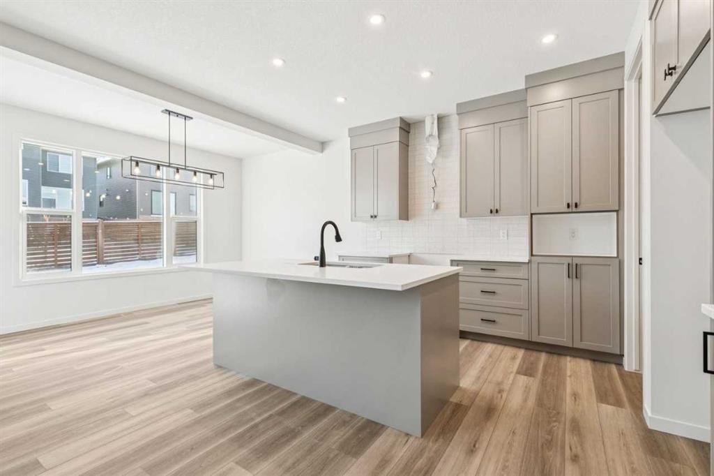 16 Calhoun Rise Ne, Calgary, AB - Indoor Photo Showing Kitchen