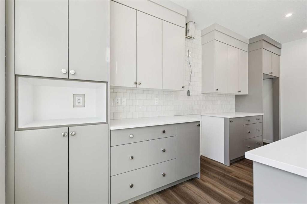 28 Calhoun Rise Ne, Calgary, AB - Indoor Photo Showing Kitchen