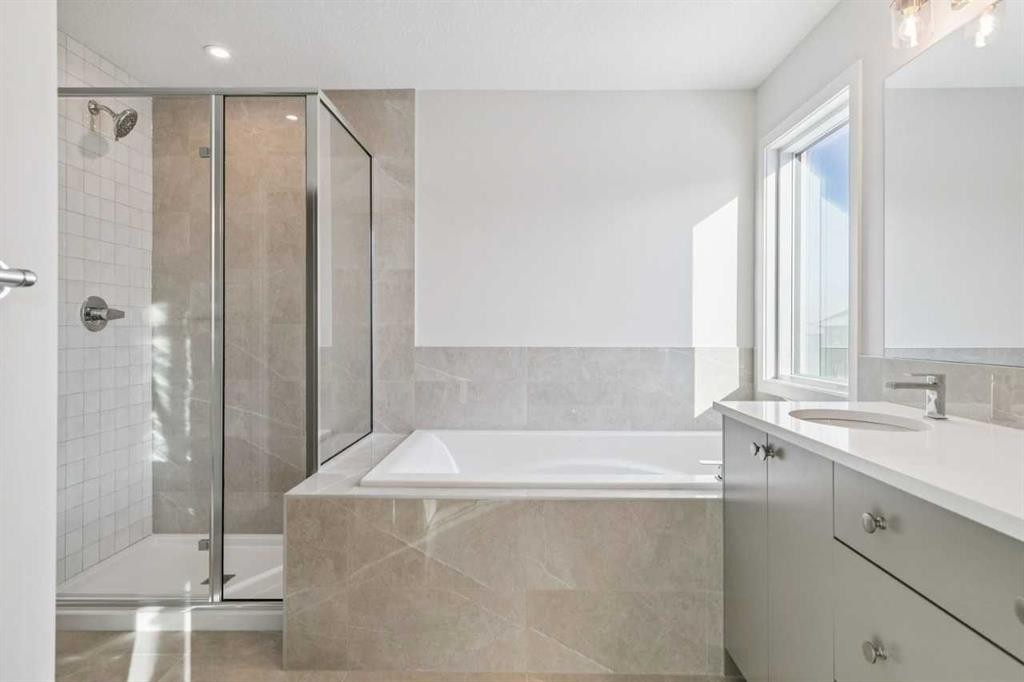 28 Calhoun Rise Ne, Calgary, AB - Indoor Photo Showing Bathroom