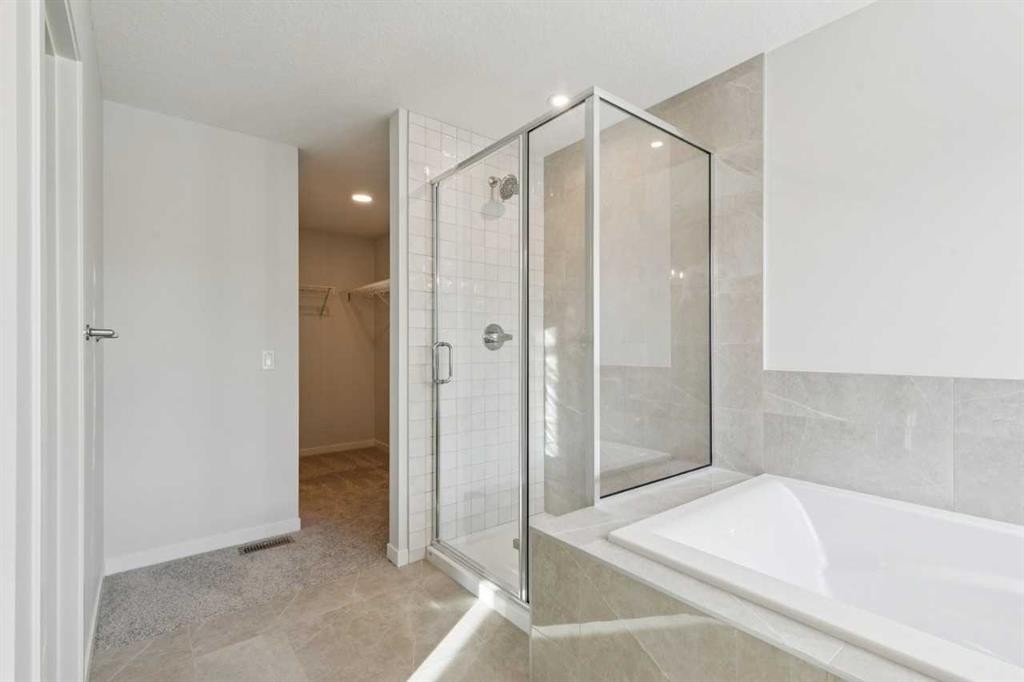 28 Calhoun Rise Ne, Calgary, AB - Indoor Photo Showing Bathroom