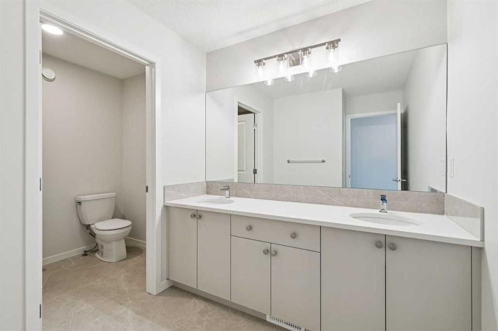 28 Calhoun Rise Ne, Calgary, AB - Indoor Photo Showing Bathroom
