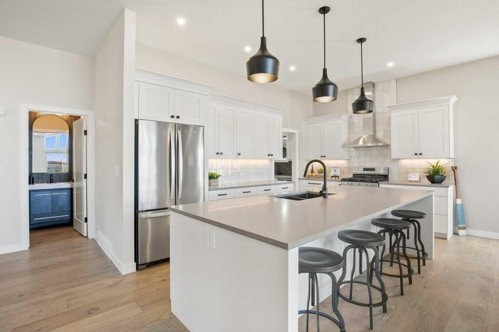 10 Twin Rose Court, Jarvis Bay, AB - Indoor Photo Showing Kitchen With Upgraded Kitchen