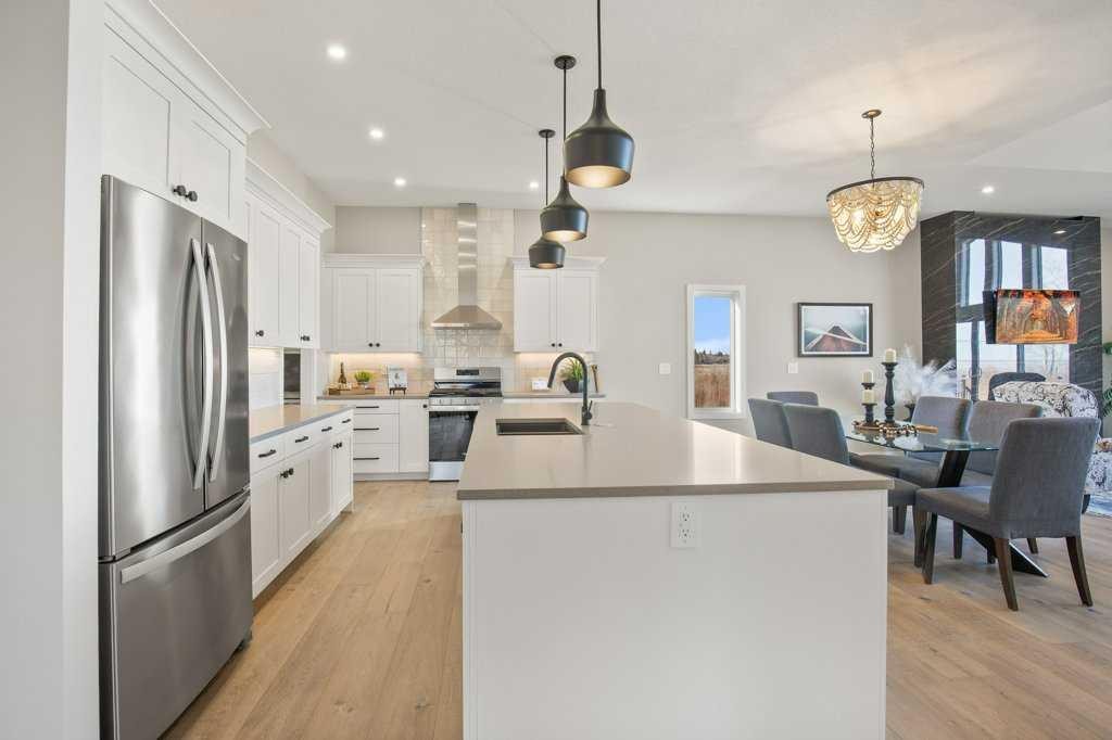 10 Twin Rose Court, Jarvis Bay, AB - Indoor Photo Showing Kitchen With Upgraded Kitchen