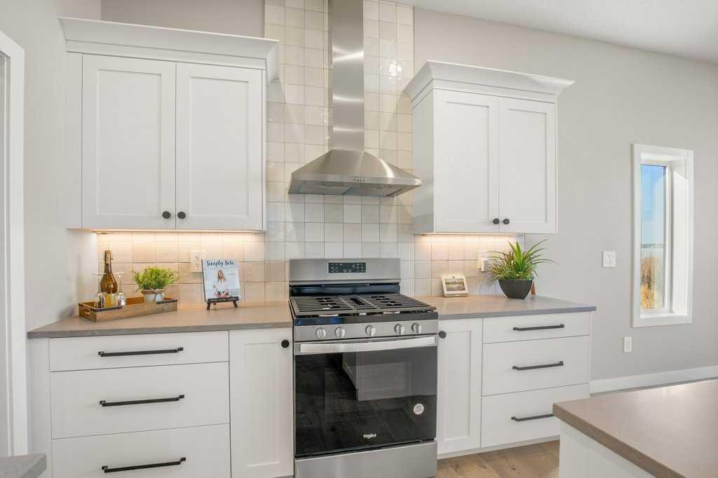 10 Twin Rose Court, Jarvis Bay, AB - Indoor Photo Showing Kitchen