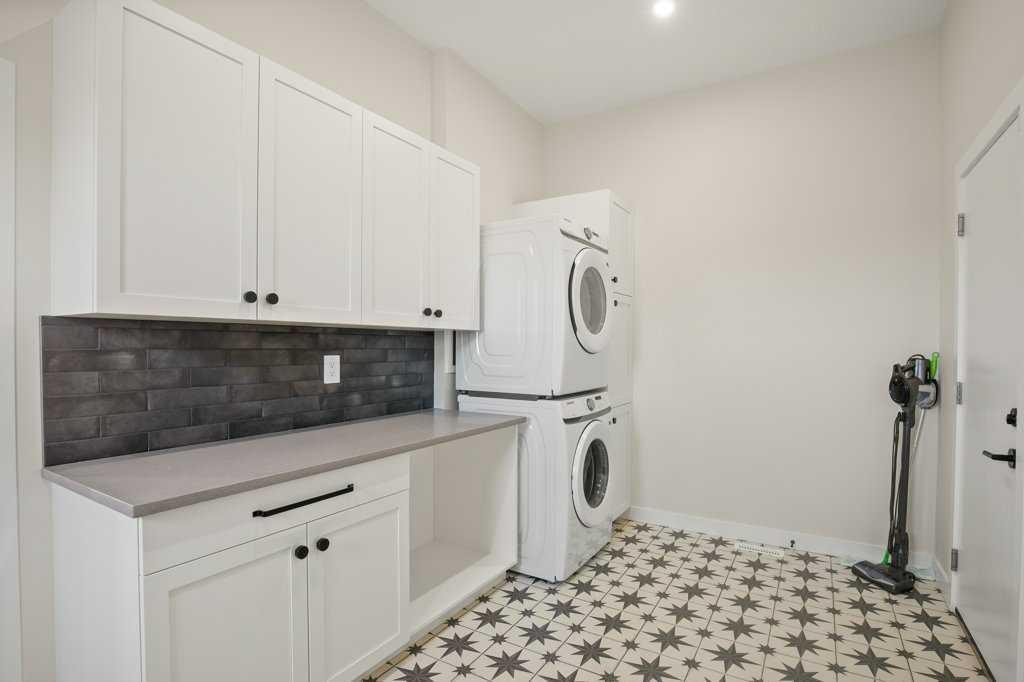 10 Twin Rose Court, Jarvis Bay, AB - Indoor Photo Showing Laundry Room