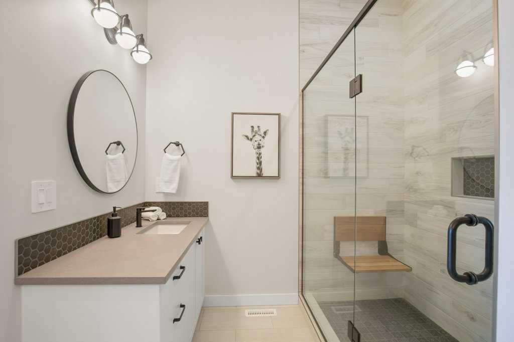 10 Twin Rose Court, Jarvis Bay, AB - Indoor Photo Showing Bathroom