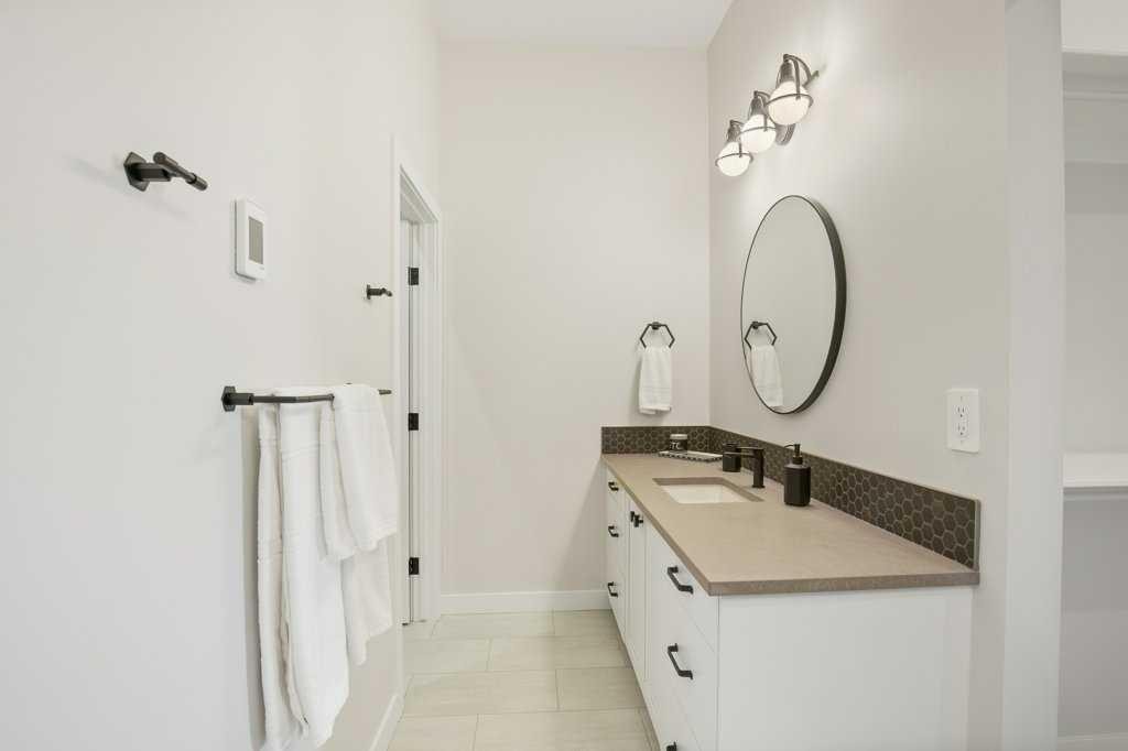 10 Twin Rose Court, Jarvis Bay, AB - Indoor Photo Showing Bathroom