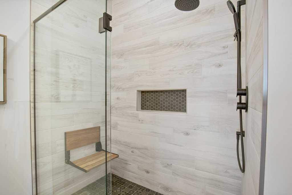 10 Twin Rose Court, Jarvis Bay, AB - Indoor Photo Showing Bathroom
