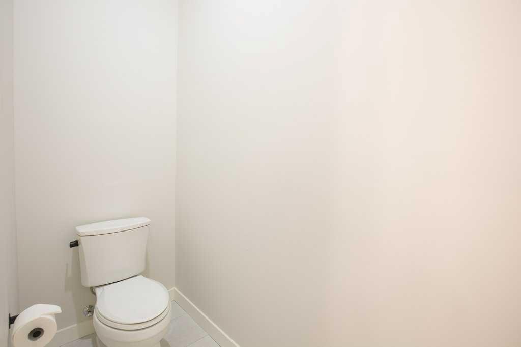 10 Twin Rose Court, Jarvis Bay, AB - Indoor Photo Showing Bathroom