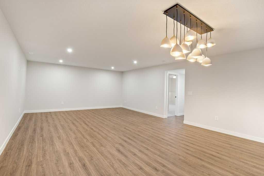 10 Twin Rose Court, Jarvis Bay, AB - Indoor Photo Showing Other Room