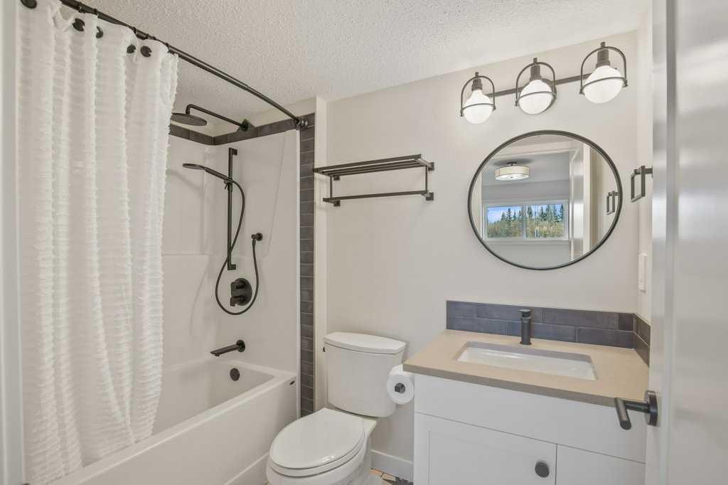 10 Twin Rose Court, Jarvis Bay, AB - Indoor Photo Showing Bathroom