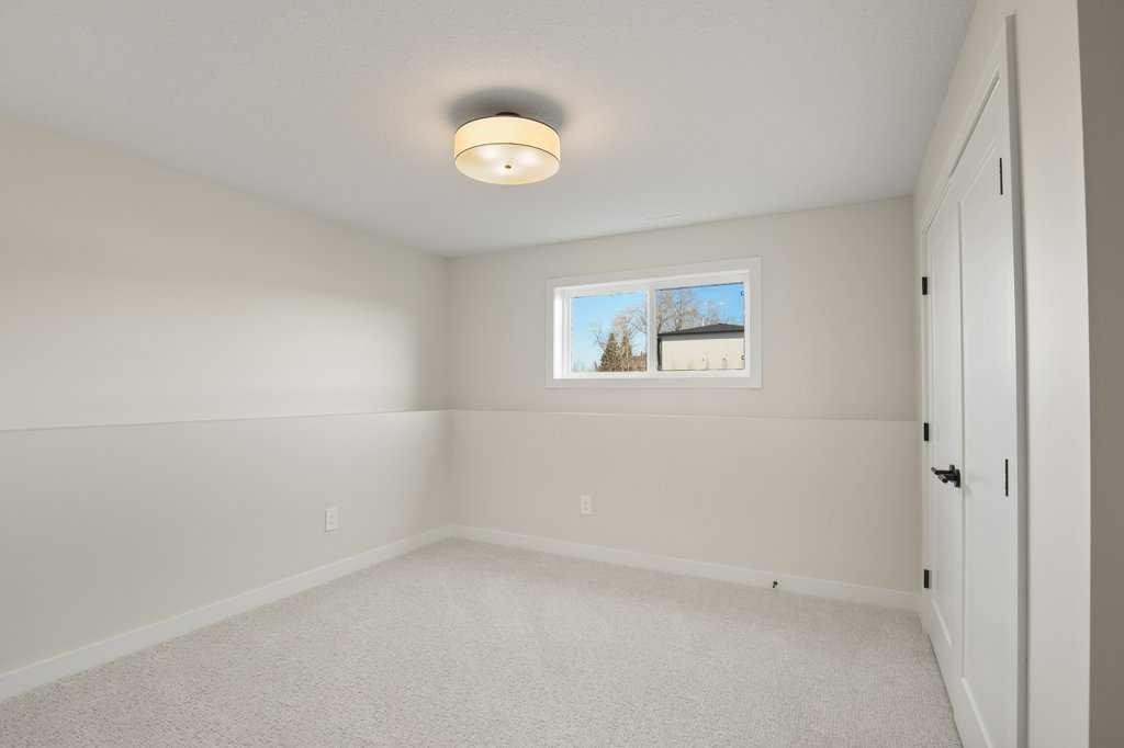 10 Twin Rose Court, Jarvis Bay, AB - Indoor Photo Showing Other Room