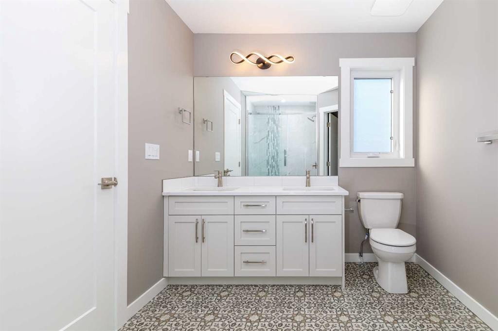 55 Everson Close, Red Deer, AB - Indoor Photo Showing Bathroom