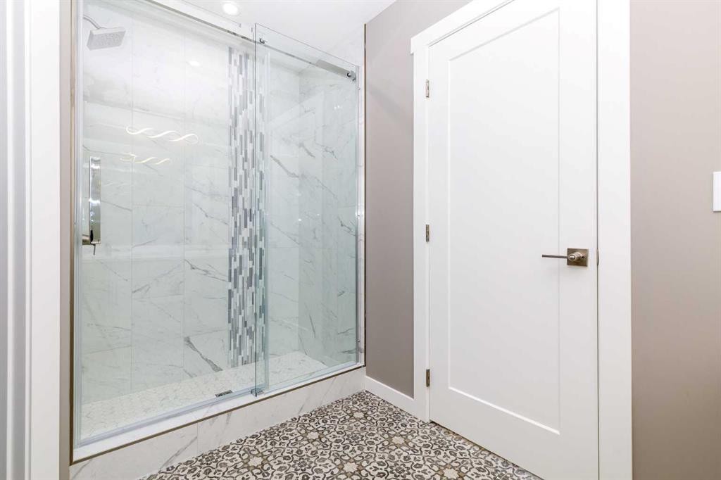 55 Everson Close, Red Deer, AB - Indoor Photo Showing Bathroom