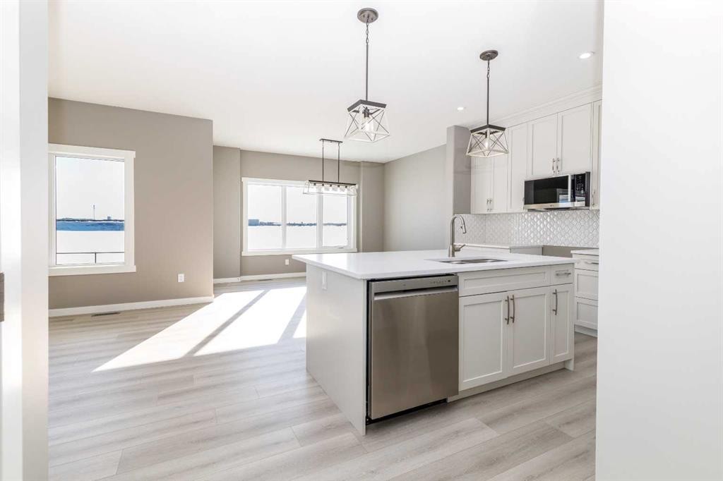 55 Everson Close, Red Deer, AB - Indoor Photo Showing Kitchen With Upgraded Kitchen