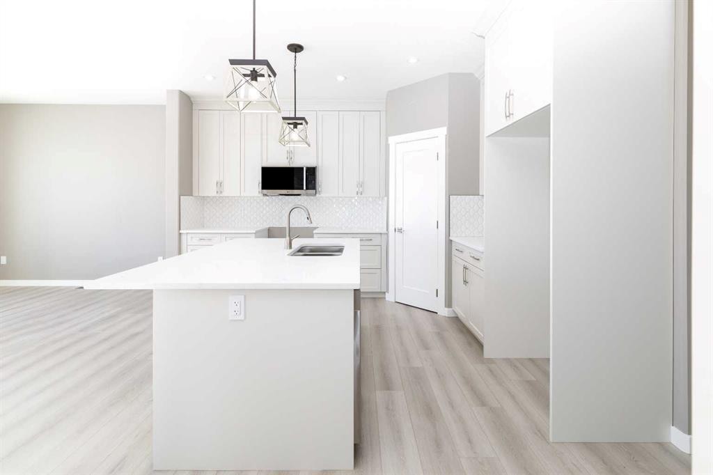 55 Everson Close, Red Deer, AB - Indoor Photo Showing Kitchen With Double Sink With Upgraded Kitchen