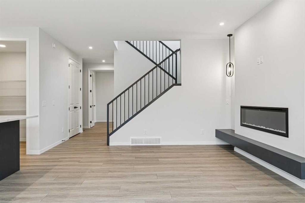 572 Belmont Heath Sw, Calgary, AB - Indoor