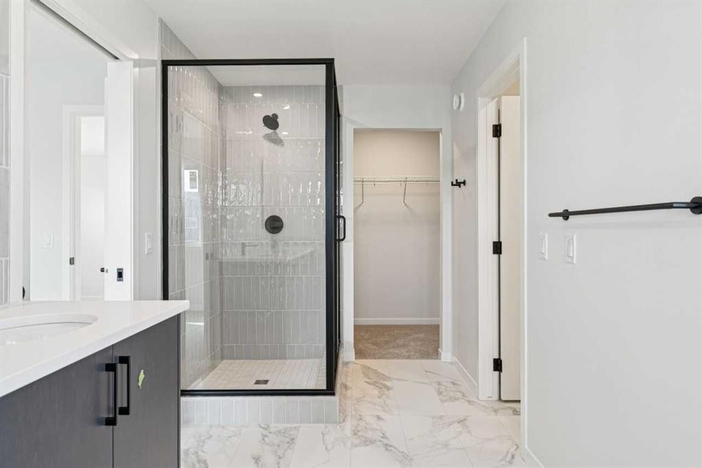 572 Belmont Heath Sw, Calgary, AB - Indoor Photo Showing Bathroom