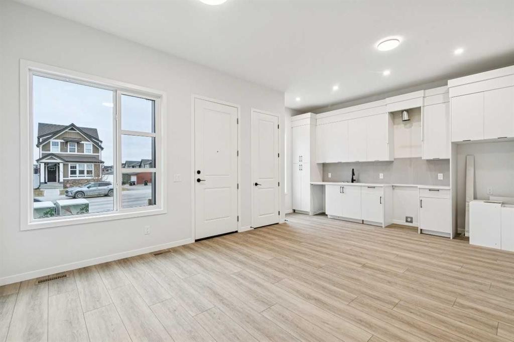 572 Belmont Heath Sw, Calgary, AB - Indoor