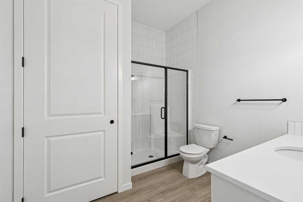 572 Belmont Heath Sw, Calgary, AB - Indoor Photo Showing Bathroom