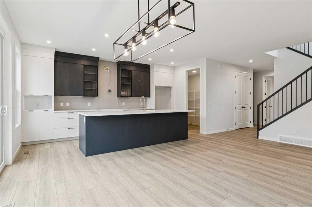 572 Belmont Heath Sw, Calgary, AB - Indoor Photo Showing Kitchen