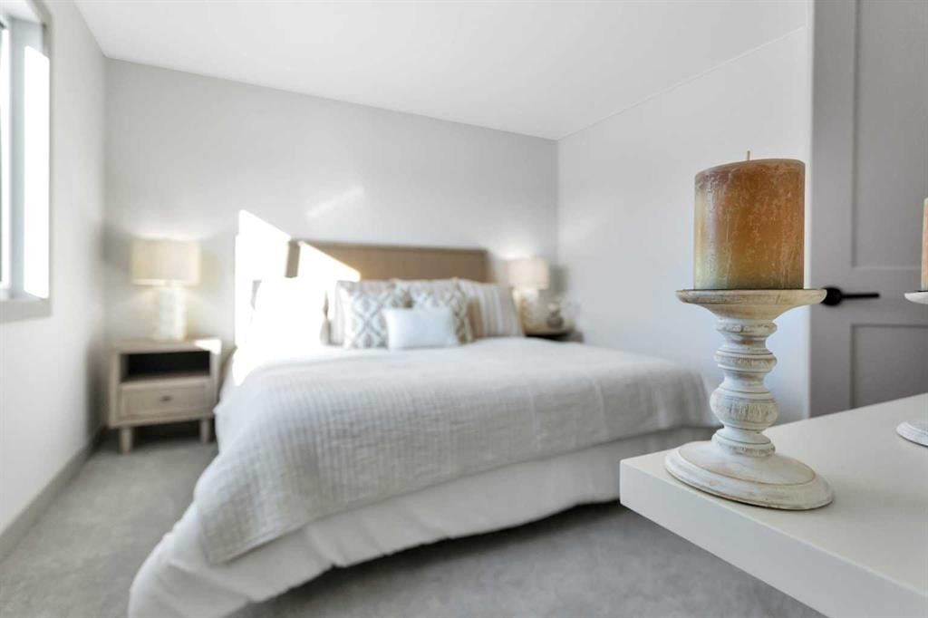 120 Hampton Crescent, Sylvan Lake, AB - Indoor Photo Showing Bedroom