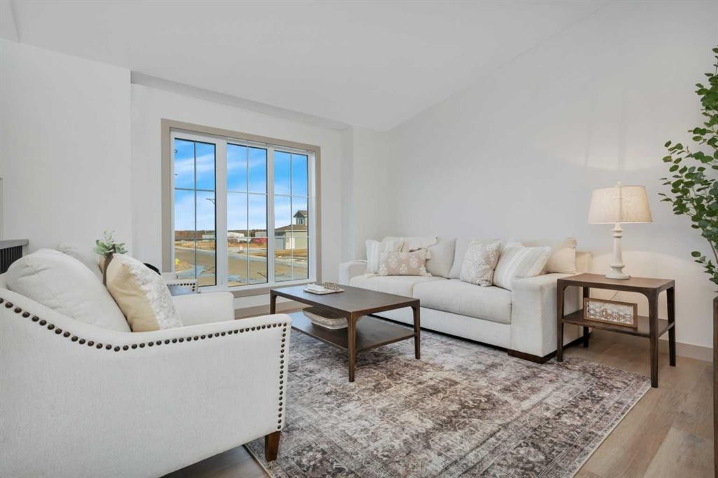 120 Hampton Crescent, Sylvan Lake, AB - Indoor Photo Showing Living Room