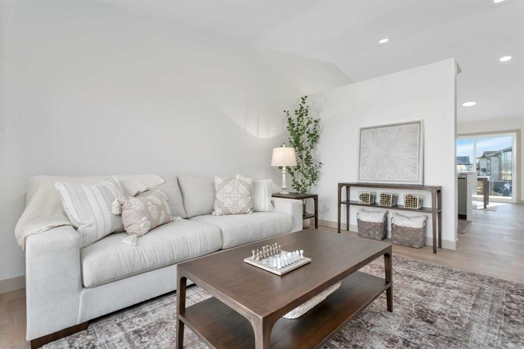 120 Hampton Crescent, Sylvan Lake, AB - Indoor Photo Showing Living Room