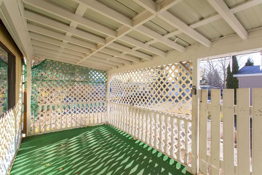 7 Parkland Acres, Lacombe, AB