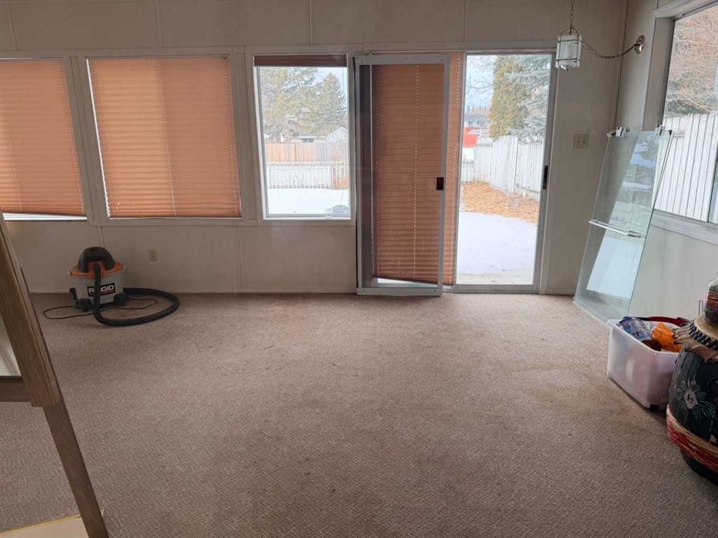150 Piper Drive, Red Deer, AB - Indoor Photo Showing Other Room