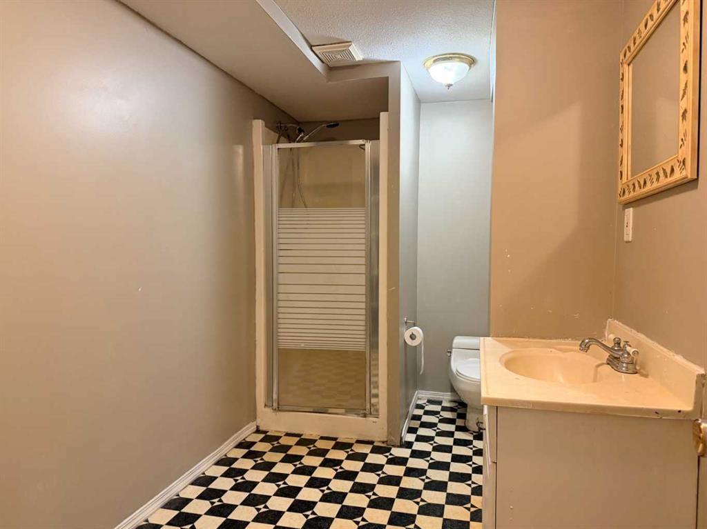 150 Piper Drive, Red Deer, AB - Indoor Photo Showing Bathroom
