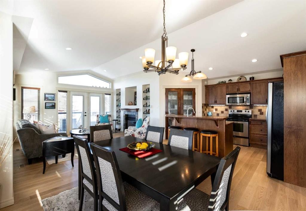 6371 Cedar Way, Innisfail, AB - Indoor Photo Showing Dining Room