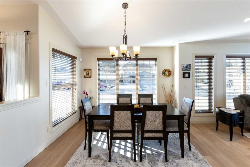 6371 Cedar Way, Innisfail, AB - Indoor Photo Showing Dining Room