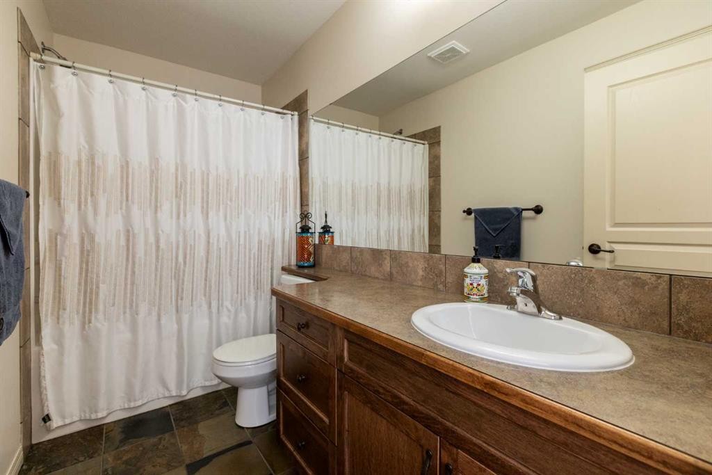 6371 Cedar Way, Innisfail, AB - Indoor Photo Showing Bathroom