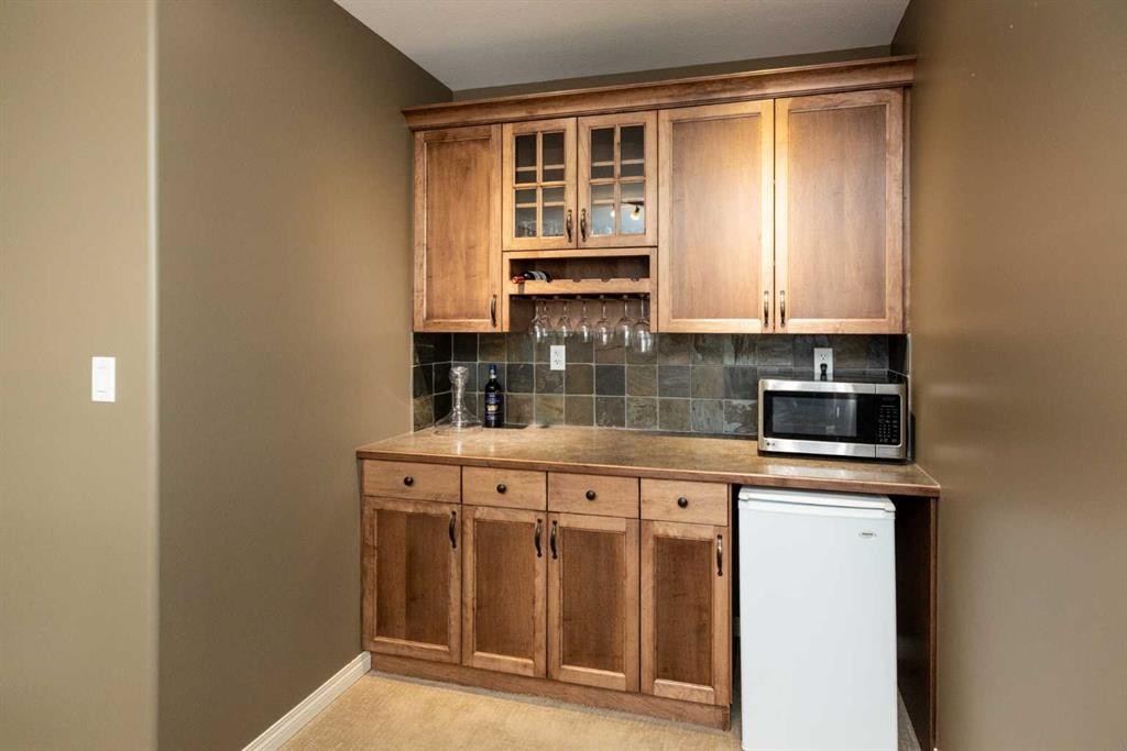 6371 Cedar Way, Innisfail, AB - Indoor Photo Showing Kitchen