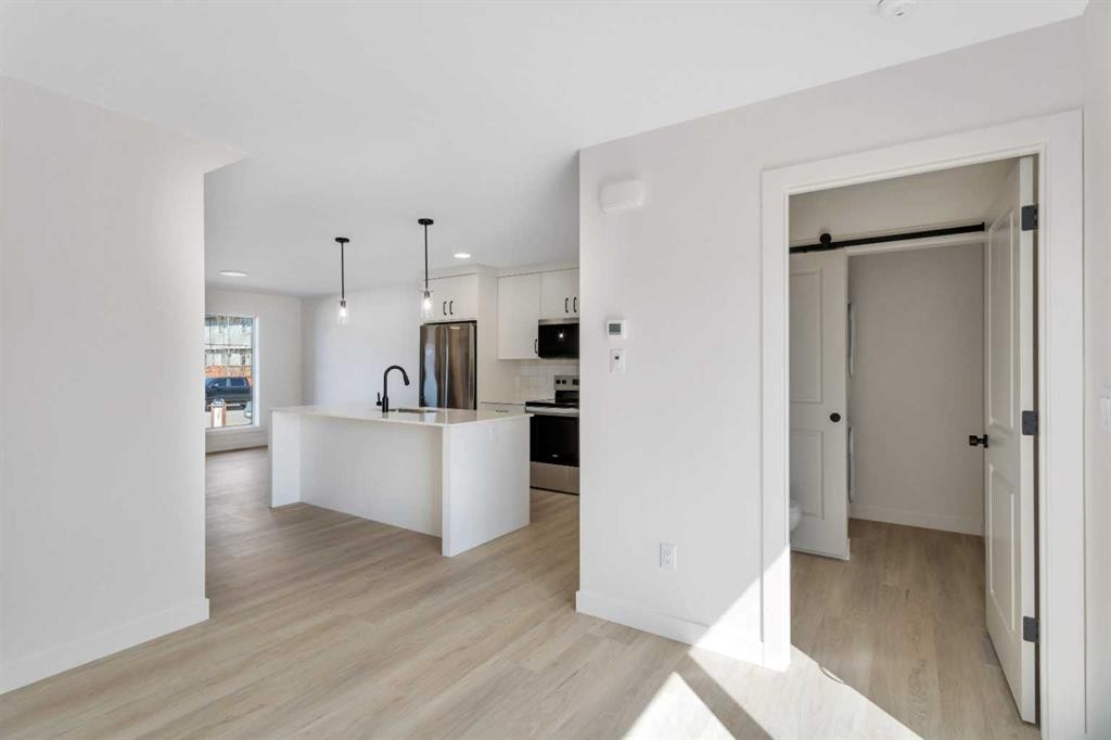 153 Athens Road, Blackfalds, AB - Indoor Photo Showing Kitchen