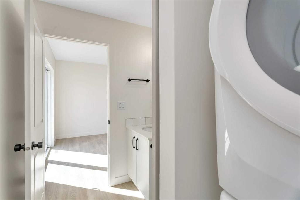 153 Athens Road, Blackfalds, AB - Indoor