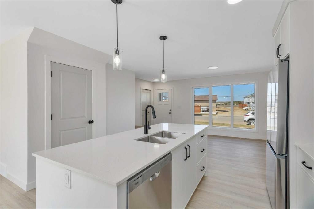 153 Athens Road, Blackfalds, AB - Indoor Photo Showing Kitchen With Double Sink
